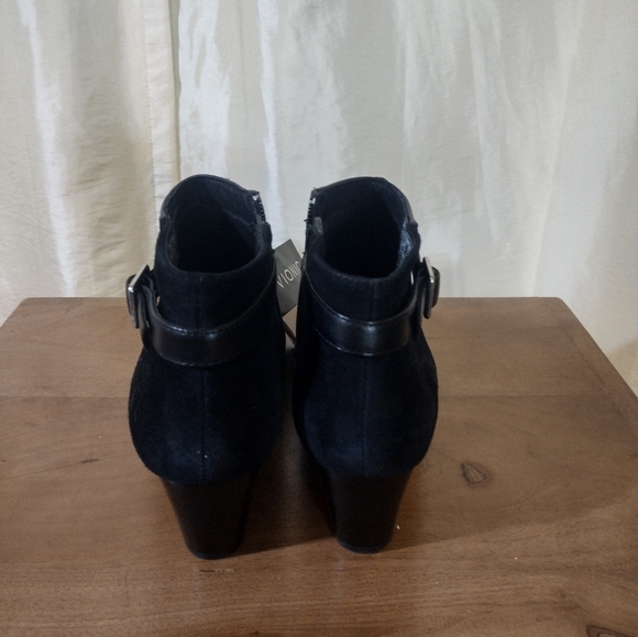 Vionic Black Leather Side Buckle Wedge Booties - Picture 5 of 6